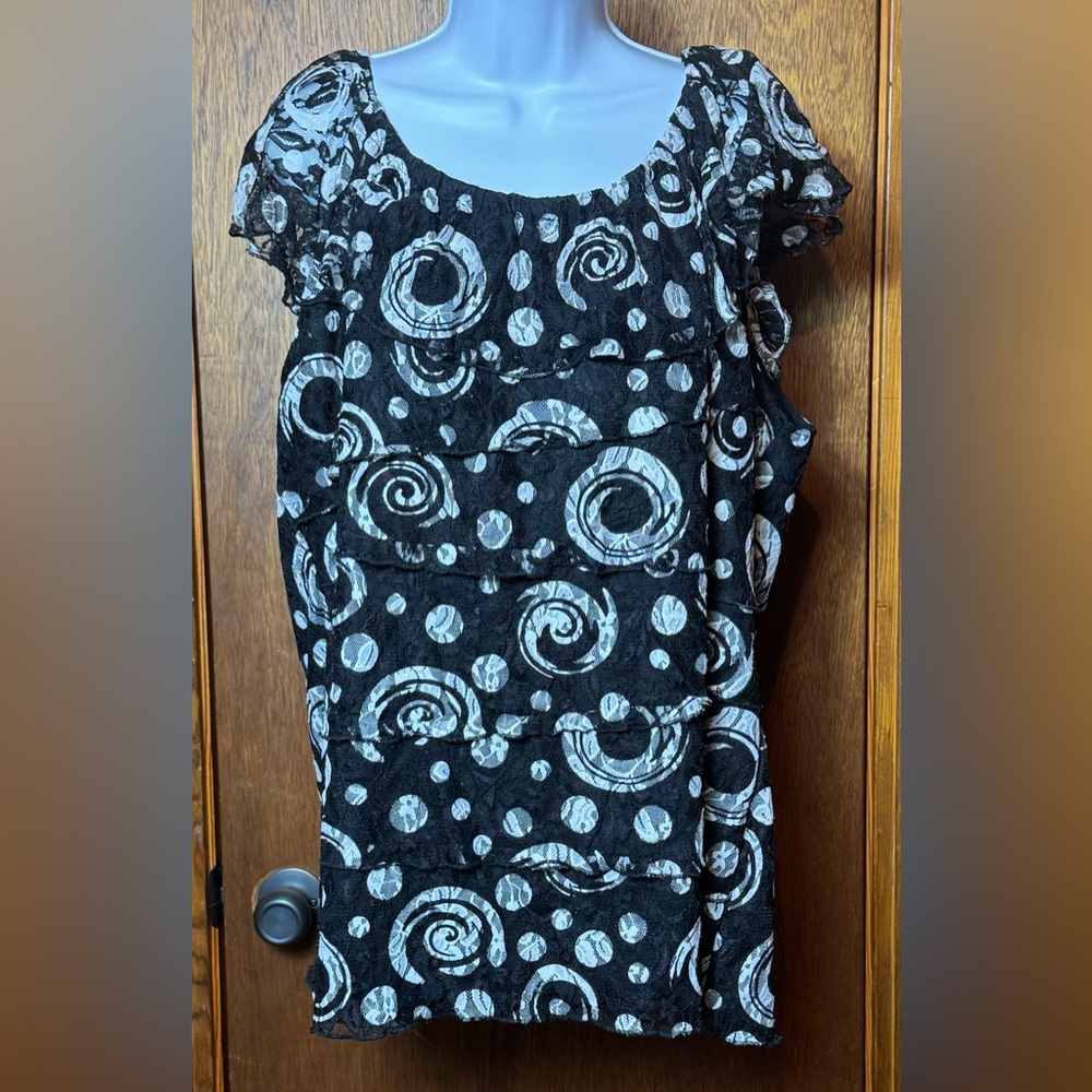Cato Black and‎ White Lace Sleeveless Top- 26/28W